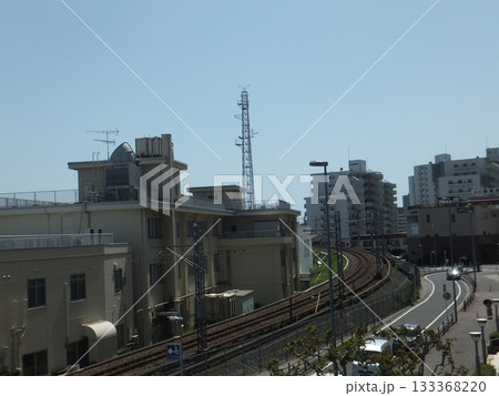 相模大野駅前のカーブする線路 133368220
