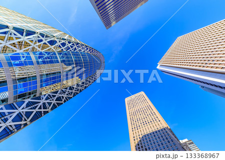 東京　新宿区　西新宿の都市風景 133368967
