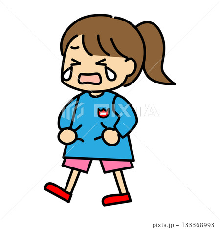 泣いている幼稚園の女の子のかわいいキャラクター 133368993