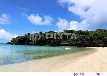 美しい沖縄の無人島のビーチ 美しい沖縄の無人島のビーチ 133370253