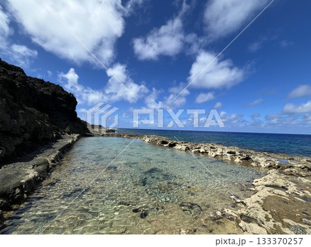 岩を削ってつくられた南大東島のプール 岩を削ってつくられた南大東島のプール 133370257