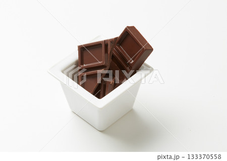 ビター板チョコレートのイメージ ビター板チョコレートのイメージ 133370558