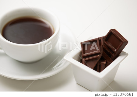ビター板チョコレートのイメージ ビター板チョコレートのイメージ 133370561