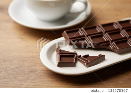 ビター板チョコレートのイメージ ビター板チョコレートのイメージ 133370567