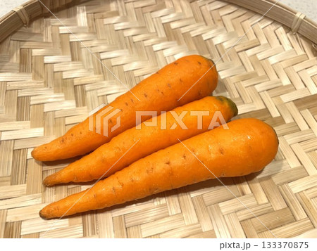 不揃いで訳ありの小ぶり人参たち11 133370875