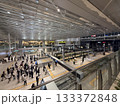 夜の広島駅　広島電鉄プラットホーム 133372848