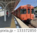 伊予鉄高浜駅に停車する電車 133372850