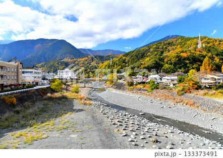 新波木井橋より上流／身延山方向を望む(山梨県身延町)【2025.11】 133373491