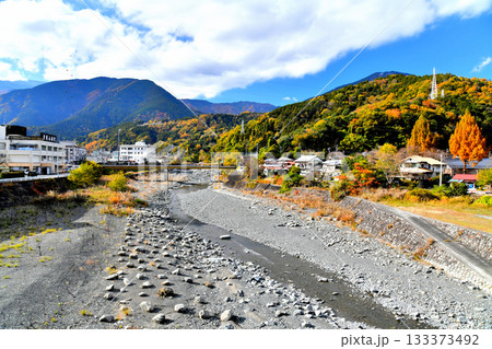 新波木井橋より上流／身延山方向を望む(山梨県身延町)【2025.11】 133373492