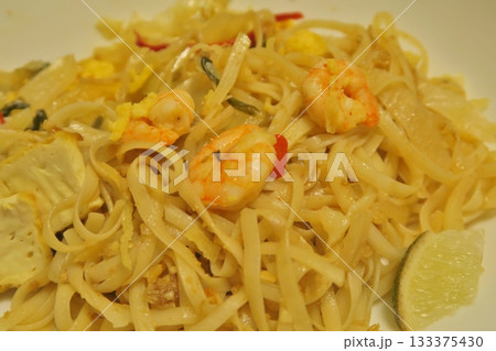 海老が乗ったパッタイ 133375430