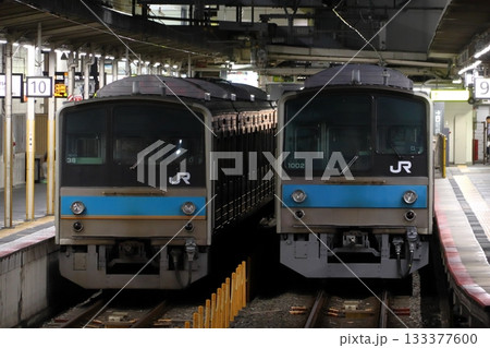 出区点検中の奈良線205系電車（京都駅） 133377600