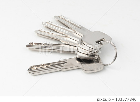 Keys and lock cylinder for door lock isolated. Pin tumbler components ready to replace or repair Keys and lock cylinder for door lock isolated. Pin tumbler components ready to replace or repair 133377846