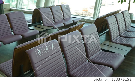Airline waiting seats at Incheon International Airport in Seoul, South Korea 133379153