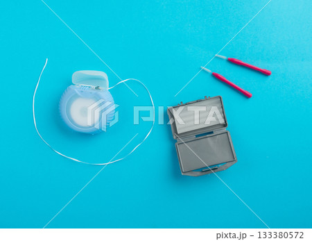 Dental floss, orthodontic wax box and interdental brushes top view. Dental hygiene set Dental floss, orthodontic wax box and interdental brushes top view. Dental hygiene set 133380572