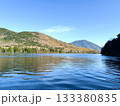 湖面で笑い合う山々達 133380835