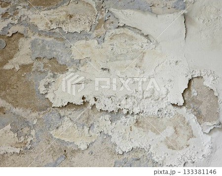 Mold stains on the wall Caused by the accumulation of moisture for a long time. Thus causing fungal stains 133381146