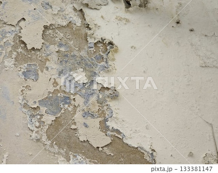 Mold stains on wall Caused by the accumulation of moisture for a long time. Thus causing fungal stains Mold stains on wall Caused by the accumulation of moisture for a long time. Thus causing fungal stains 133381147