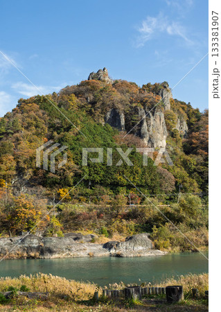 あづま親水公園から見る岩井洞と吾妻川 あづま親水公園から見る岩井洞と吾妻川 133381907