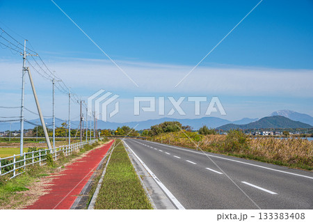 伊庭内湖 大同川沿いの県道194号線きぬがさ街道 滋賀県東近江市 伊庭内湖 大同川沿いの県道194号線きぬがさ街道 滋賀県東近江市 133383408