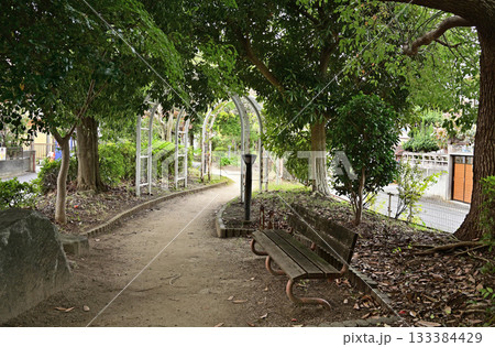 越谷散歩：西幹排緑道(旧出羽堀跡)　越谷市蒲生 133384429