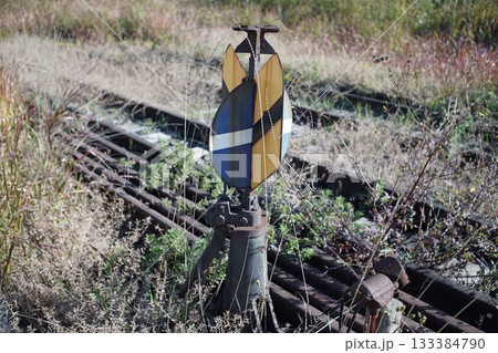 古びた鉄道標識 133384790
