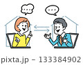 オンラインで会議する男性女性 133384902