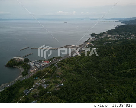錦江湾公園上空付近から夕暮れの谷山街道の空撮 錦江湾公園上空付近から夕暮れの谷山街道の空撮 133384925