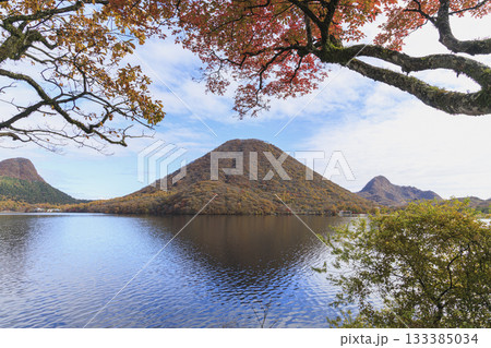 榛名山　榛名湖　秋　紅葉　榛名富士 133385034