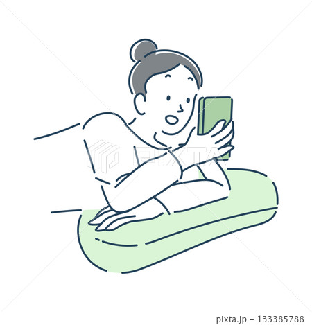 寝る前にスマホを使っている女性のシンプルなイラスト素材 寝る前にスマホを使っている女性のシンプルなイラスト素材 133385788