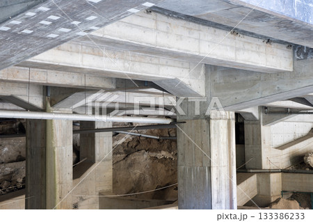 宇奈月駅の人工地盤黒部峡谷鉄道宇奈月駅 の下部から 133386233