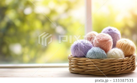 春の窓辺置いたパステルカラーの毛糸玉 133387535