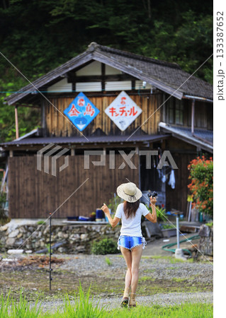 夏休みに旅行をする彼女 夏休みに旅行をする彼女 133387652