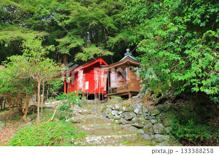【大分県】国東半島の両子寺にある稲荷堂 【大分県】国東半島の両子寺にある稲荷堂 133388258
