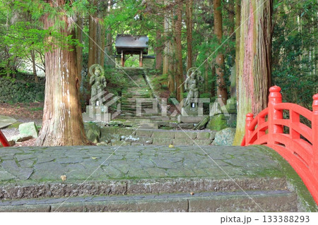 【大分県】国東半島の両子寺の仁王門と無明橋 【大分県】国東半島の両子寺の仁王門と無明橋 133388293