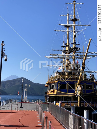 青い空と遊覧船 青い空と遊覧船 133391123