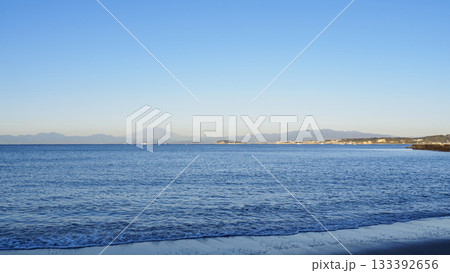 葉山町の森戸海岸の秋 133392656