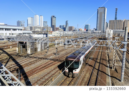 名古屋駅の高層ビル群をバックに走るHC85系特急南紀 名古屋駅の高層ビル群をバックに走るHC85系特急南紀 133392660