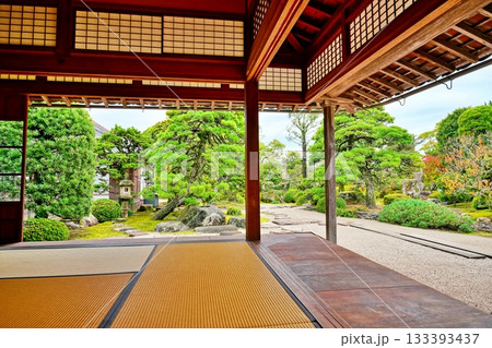 出雲文化伝承館の書院から眺める出雲流庭園 133393437