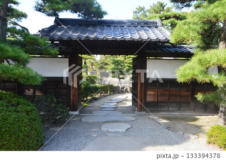 披雲閣の「薬医門」（玉藻公園(高松城跡)／香川県高松市玉藻町） 133394378