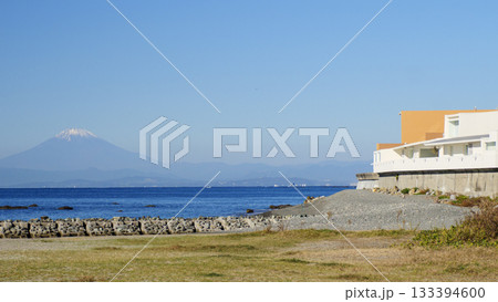 湘南三浦半島の白い街並み 133394600