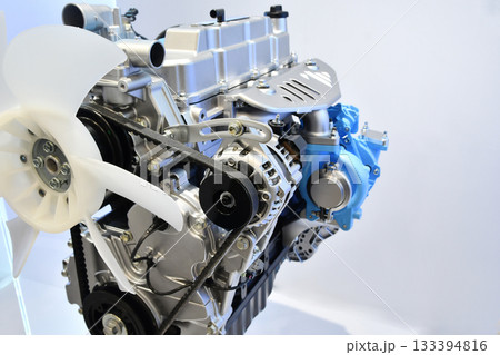 自動車のエンジン 133394816