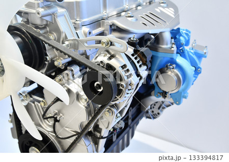 自動車のエンジン 133394817