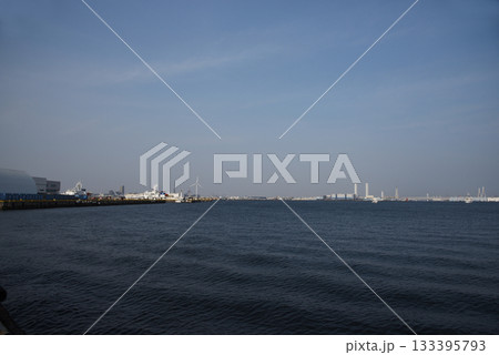 横浜港　赤レンガパークから川崎方向を望む 133395793