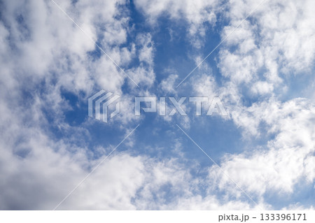 秋の空 青空 晴れ 空だけ 秋 11月 イメージ 【神奈川県】 133396171