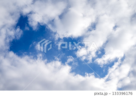 秋の空 青空 晴れ 空だけ 秋 11月 イメージ 【神奈川県】 秋の空 青空 晴れ 空だけ 秋 11月 イメージ 【神奈川県】 133396176