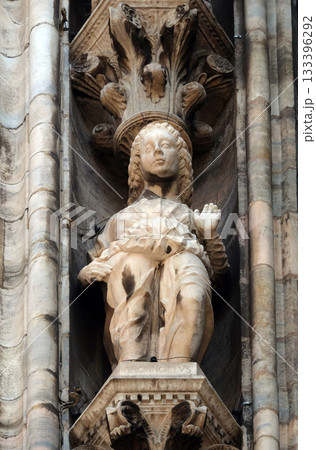Statue of Saint on the facade of the Milan Cathedral, Duomo di Santa Maria Nascente, Milan, Lombardy, Italy Statue of Saint on the facade of the Milan Cathedral, Duomo di Santa Maria Nascente, Milan, Lombardy, Italy 133396292