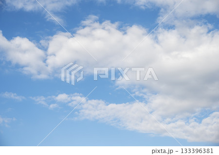 秋の空 青空 晴れ 空だけ 秋 11月 イメージ 【神奈川県】 133396381