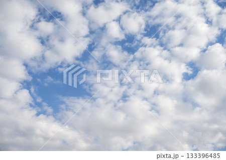 秋の空 青空 晴れ 空だけ 秋 11月 イメージ 【神奈川県】 133396485