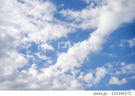 秋の空 青空 晴れ 空だけ 秋 11月 イメージ 【神奈川県】 秋の空 青空 晴れ 空だけ 秋 11月 イメージ 【神奈川県】 133396572