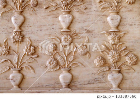 Beautiful ornament on wall of palace in Amber Fort in Jaipur, Rajasthan, India Beautiful ornament on wall of palace in Amber Fort in Jaipur, Rajasthan, India 133397360